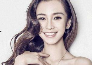 哪个女明星牙歪.,她笑得灿烂，却因牙歪成为焦点