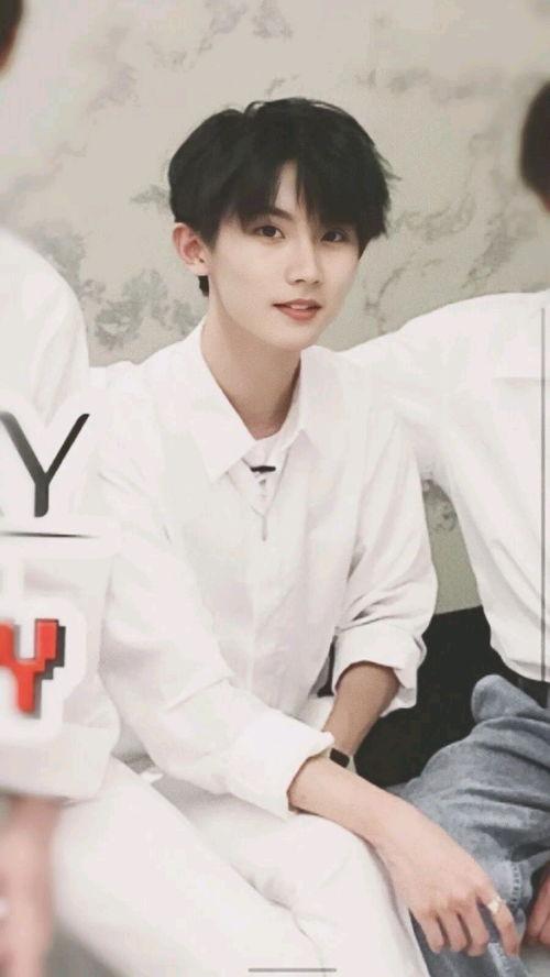 娱乐吃瓜君贺峻霖严浩翔,揭秘娱乐圈幕后故事